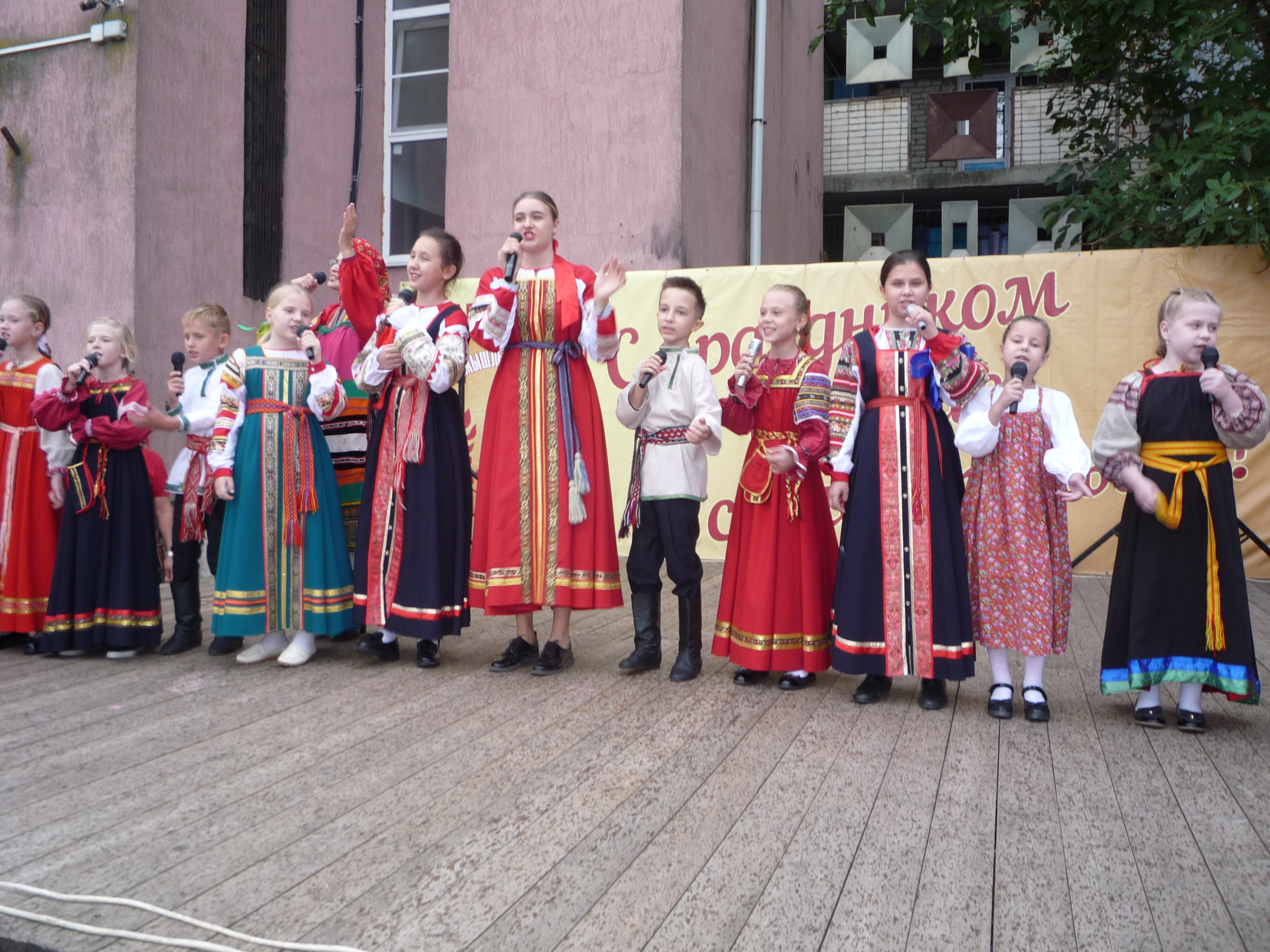 "Подъезжали мы под село"